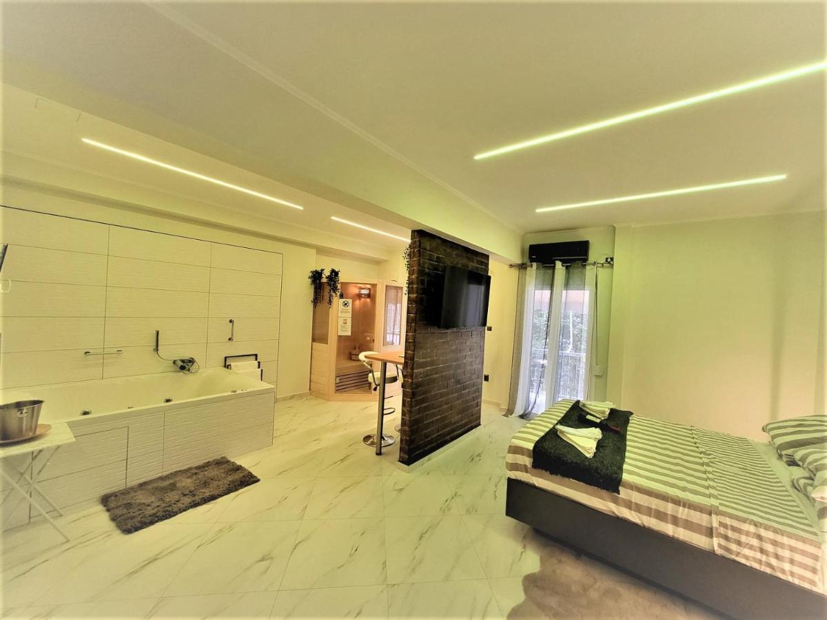 Romantic Deluxe Svite Wise Jacuzzi And Sauna เอเธนส์ ภายนอก รูปภาพ