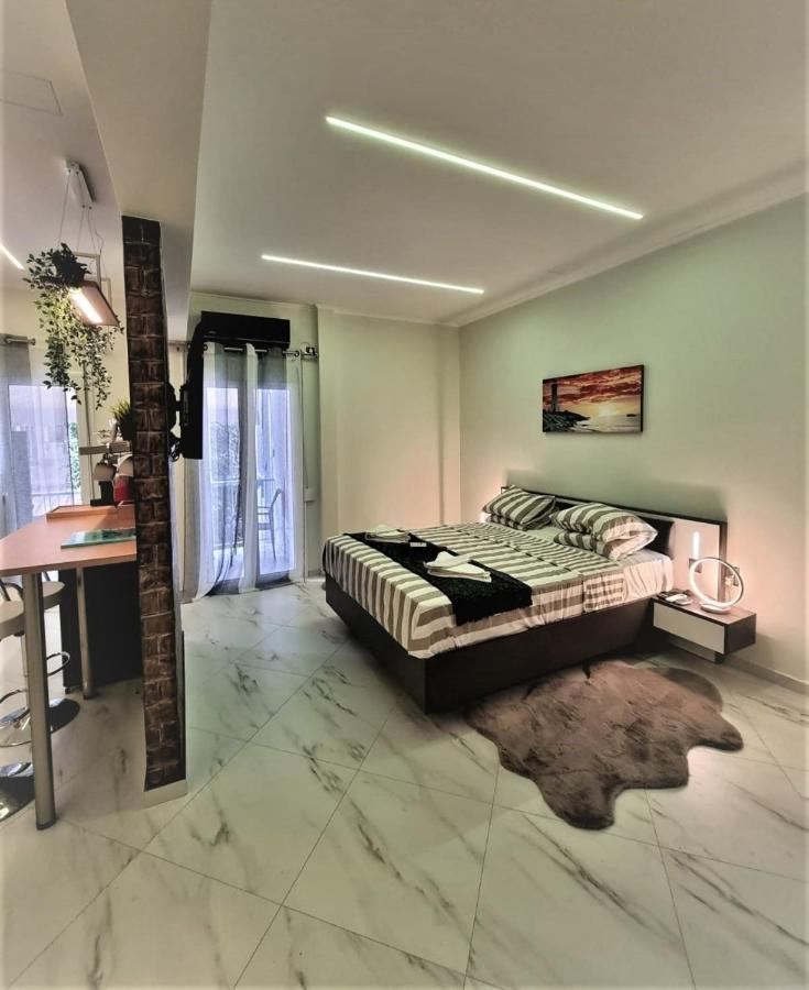 Romantic Deluxe Svite Wise Jacuzzi And Sauna เอเธนส์ ภายนอก รูปภาพ