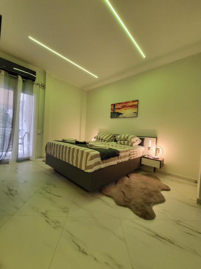 Romantic Deluxe Svite Wise Jacuzzi And Sauna เอเธนส์ ภายนอก รูปภาพ