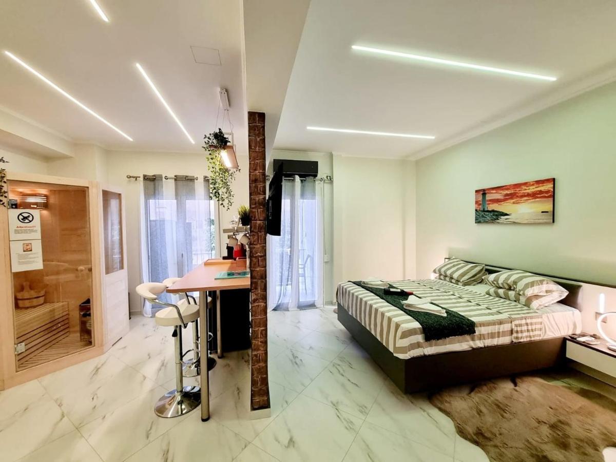 Romantic Deluxe Svite Wise Jacuzzi And Sauna เอเธนส์ ภายนอก รูปภาพ