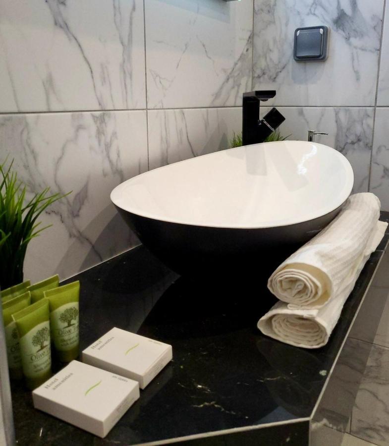 Romantic Deluxe Svite Wise Jacuzzi And Sauna เอเธนส์ ภายนอก รูปภาพ