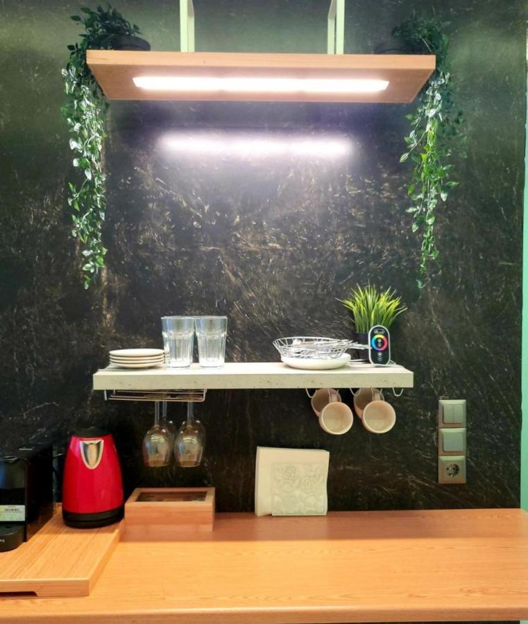 Romantic Deluxe Svite Wise Jacuzzi And Sauna เอเธนส์ ภายนอก รูปภาพ