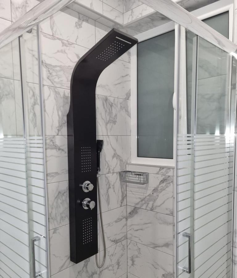 Romantic Deluxe Svite Wise Jacuzzi And Sauna เอเธนส์ ภายนอก รูปภาพ