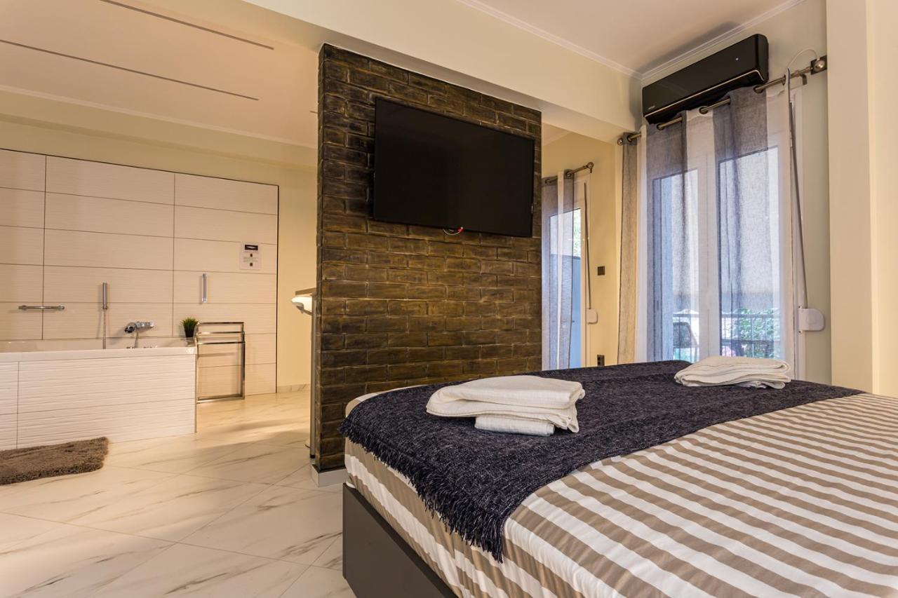 Romantic Deluxe Svite Wise Jacuzzi And Sauna เอเธนส์ ภายนอก รูปภาพ