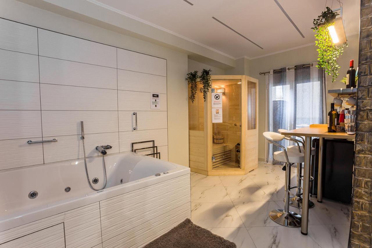 Romantic Deluxe Svite Wise Jacuzzi And Sauna เอเธนส์ ภายนอก รูปภาพ