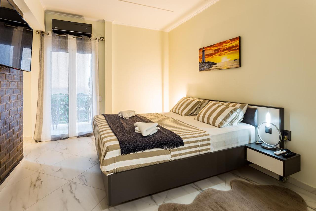 Romantic Deluxe Svite Wise Jacuzzi And Sauna เอเธนส์ ภายนอก รูปภาพ