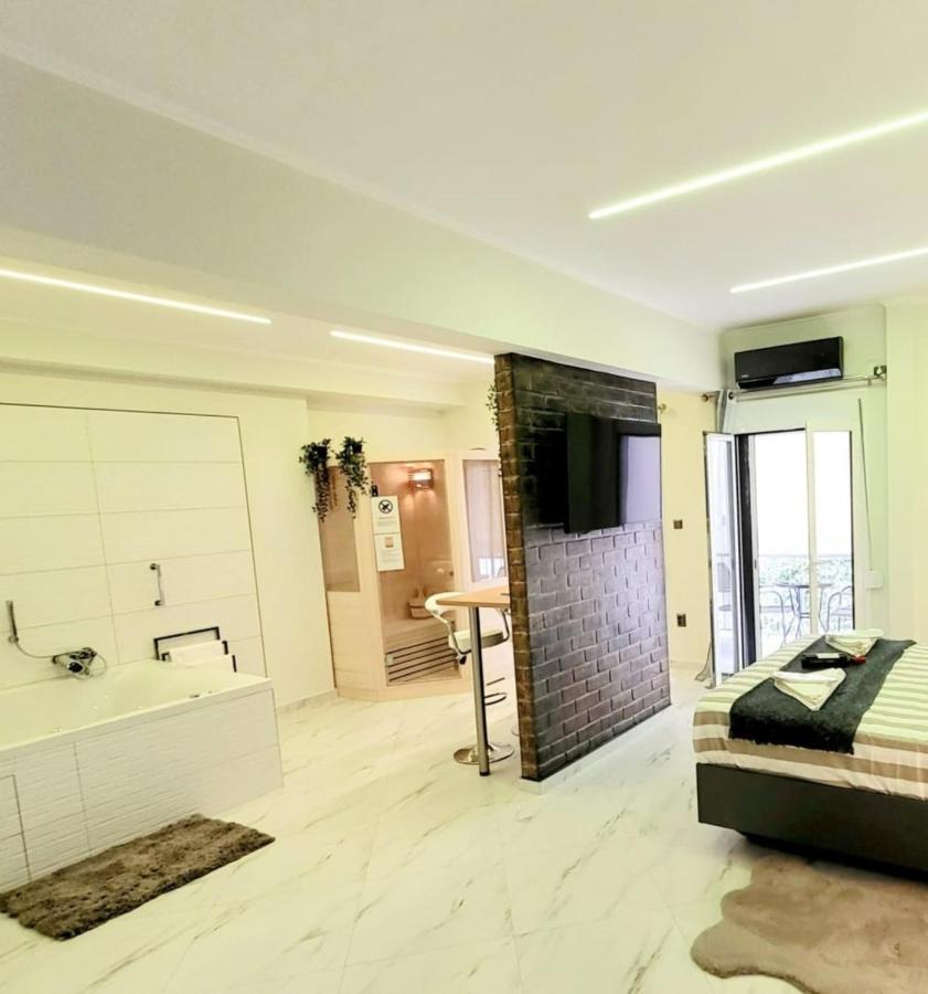 Romantic Deluxe Svite Wise Jacuzzi And Sauna เอเธนส์ ภายนอก รูปภาพ